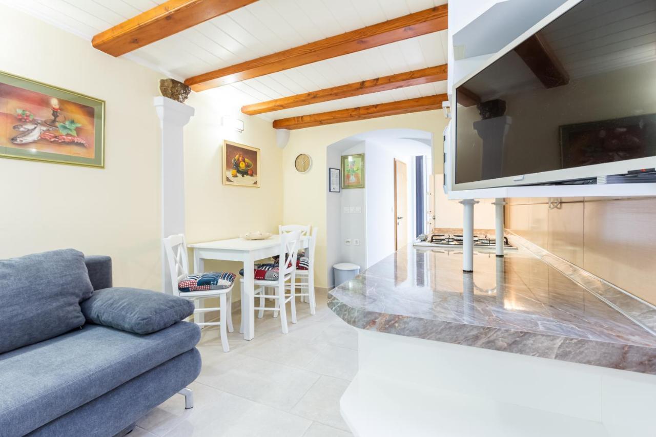 Apartment Sepat With Free Parking Place In Baska Exterior foto